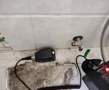 银海屋顶漏水维修公司分享下卫生间漏水的危害及解决方法